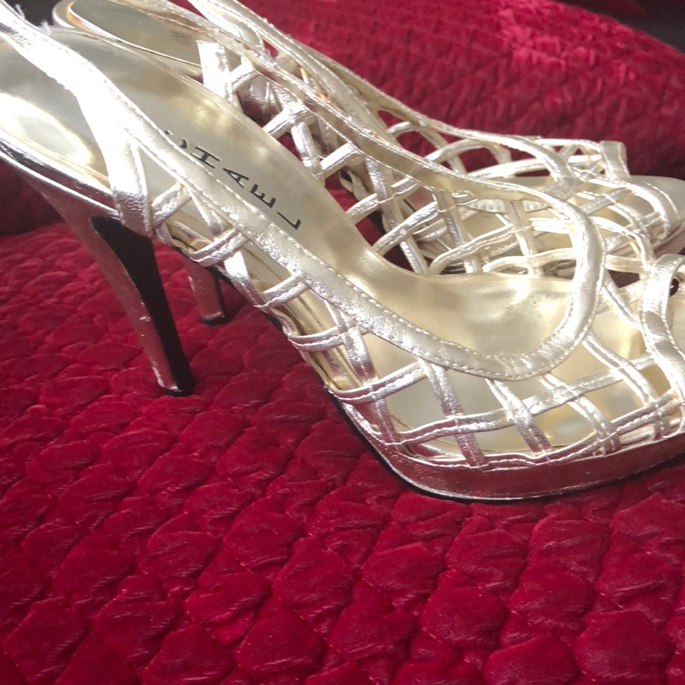 Gold heels - Picture 2 of 3